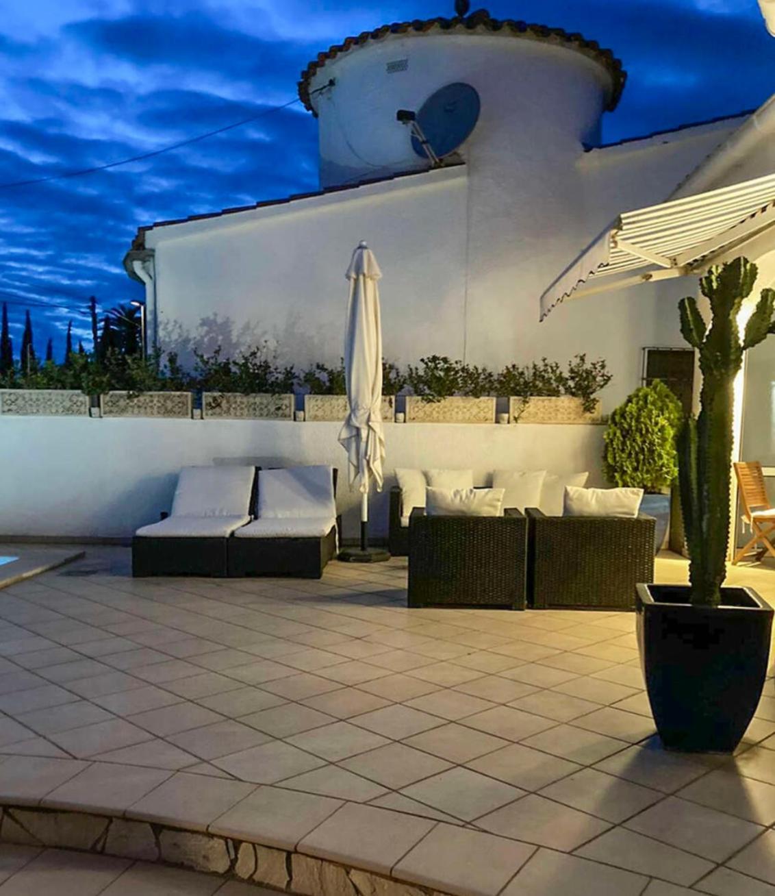 Charmante Villa Avec Piscine Dans Les Canaux Empuriabrava Exteriér fotografie