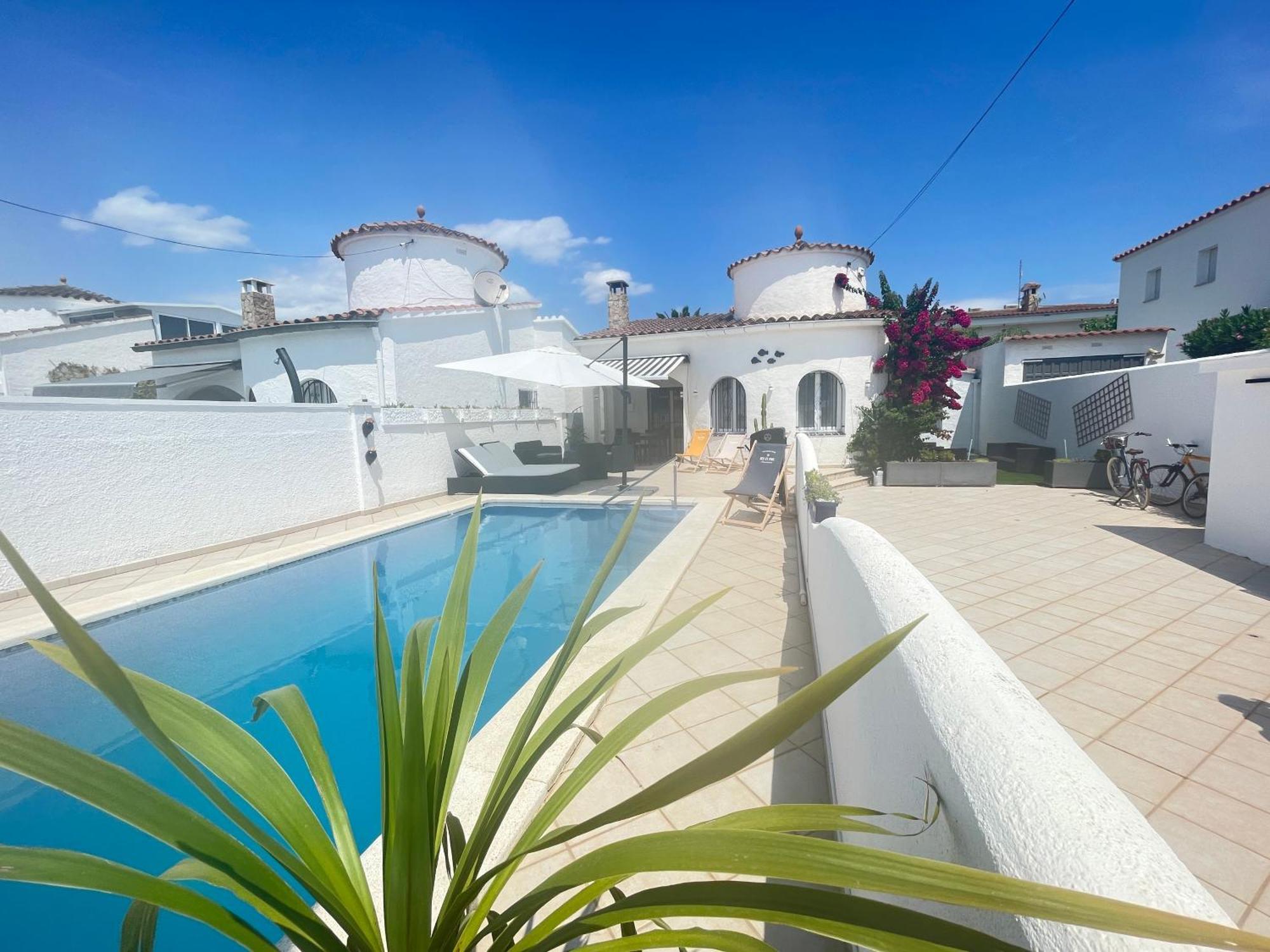 Charmante Villa Avec Piscine Dans Les Canaux Empuriabrava Exteriér fotografie