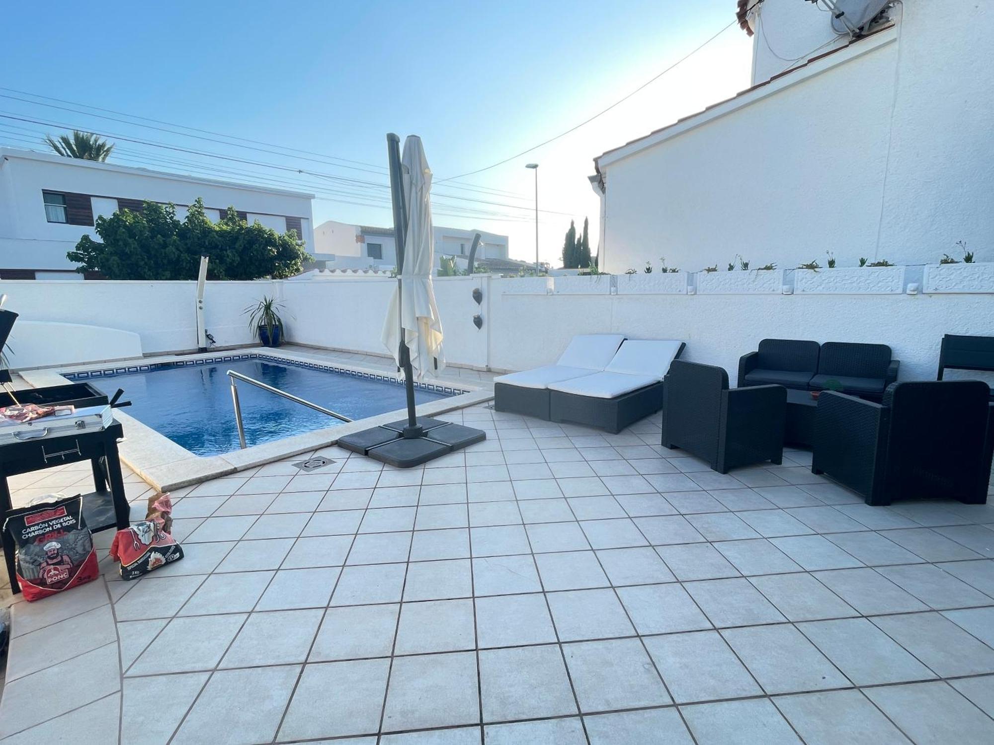 Charmante Villa Avec Piscine Dans Les Canaux Empuriabrava Exteriér fotografie